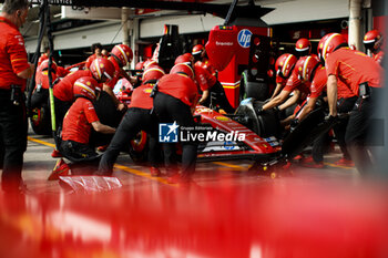 31/10/2024 - Scuderia Ferrari mechanic, mecanicien, mechanics during the Formula 1 Grande Premio de Sao Paulo 2024, 21th round of the 2024 Formula One World Championship from November 1 to 3, 2024 on the Interlagos Circuit, in Sao Paulo, Brazil - F1 - SAO PAULO GRAND PRIX 2024 - FORMULA 1 - MOTORI