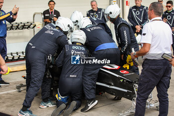 31/10/2024 - FIA extrication marshall, commissaire de piste, marshal, marshalls, marshals during the Formula 1 Grande Premio de Sao Paulo 2024, 21th round of the 2024 Formula One World Championship from November 1 to 3, 2024 on the Interlagos Circuit, in Sao Paulo, Brazil - F1 - SAO PAULO GRAND PRIX 2024 - FORMULA 1 - MOTORI