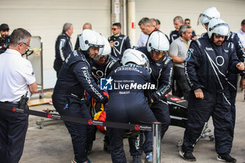 31/10/2024 - FIA extrication marshall, commissaire de piste, marshal, marshalls, marshals during the Formula 1 Grande Premio de Sao Paulo 2024, 21th round of the 2024 Formula One World Championship from November 1 to 3, 2024 on the Interlagos Circuit, in Sao Paulo, Brazil - F1 - SAO PAULO GRAND PRIX 2024 - FORMULA 1 - MOTORI