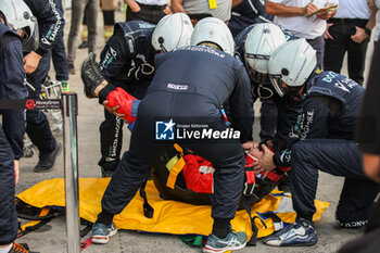 31/10/2024 - FIA extrication marshall, commissaire de piste, marshal, marshalls, marshals during the Formula 1 Grande Premio de Sao Paulo 2024, 21th round of the 2024 Formula One World Championship from November 1 to 3, 2024 on the Interlagos Circuit, in Sao Paulo, Brazil - F1 - SAO PAULO GRAND PRIX 2024 - FORMULA 1 - MOTORI