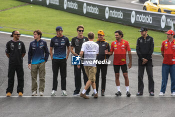 31/10/2024 - HAMILTON Lewis (gbr), Mercedes AMG F1 Team W15, portrait COLAPINTO Franco (arg), Williams Racing FW46, portrait ALBON Alexander (tha), Williams Racing FW46, portrait RUSSELL George (gbr), Mercedes AMG F1 Team W15, portrait NORRIS Lando (gbr), McLaren F1 Team MCL38, portrait SAINZ Carlos (spa), Scuderia Ferrari SF-24, portrait OCON Esteban (fra), Alpine F1 Team A524, portrait at Senna Tribute with gigant replica Senna helmet, casque, created by local artists working with Sebastian Vettel and Senna Foundation during the Formula 1 Grande Premio de Sao Paulo 2024, 21th round of the 2024 Formula One World Championship from November 1 to 3, 2024 on the Interlagos Circuit, in Sao Paulo, Brazil - F1 - SAO PAULO GRAND PRIX 2024 - FORMULA 1 - MOTORI