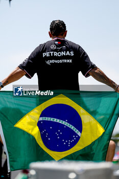 31/10/2024 - HAMILTON Lewis (gbr), Mercedes AMG F1 Team W15, portrait brasil flag, drapeau during the Formula 1 Grande Premio de Sao Paulo 2024, 21th round of the 2024 Formula One World Championship from November 1 to 3, 2024 on the Interlagos Circuit, in Sao Paulo, Brazil - F1 - SAO PAULO GRAND PRIX 2024 - FORMULA 1 - MOTORI