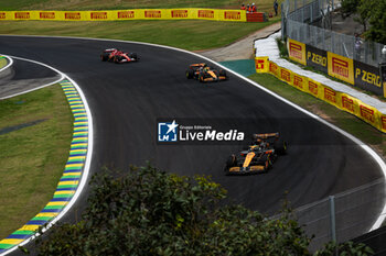 02/11/2024 - 81 PIASTRI Oscar (aus), McLaren F1 Team MCL38, 04 NORRIS Lando (gbr), McLaren F1 Team MCL38, 16 LECLERC Charles (mco), Scuderia Ferrari SF-24, action during the Formula 1 Grande Premio de Sao Paulo 2024, 21th round of the 2024 Formula One World Championship from November 1 to 3, 2024 on the Interlagos Circuit, in Sao Paulo, Brazil - F1 - SAO PAULO GRAND PRIX 2024 - FORMULA 1 - MOTORI