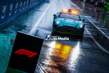 02/11/2024 - FIA Aston Martin Vantage Safety Car, rain, pluie, illustration pitlane, during the Formula 1 Grande Premio de Sao Paulo 2024, 21th round of the 2024 Formula One World Championship from November 1 to 3, 2024 on the Interlagos Circuit, in Sao Paulo, Brazil - F1 - SAO PAULO GRAND PRIX 2024 - FORMULA 1 - MOTORI