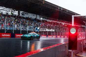 02/11/2024 - FIA Aston Martin Vantage Safety Car, rain, pluie, illustration pitlane, during the Formula 1 Grande Premio de Sao Paulo 2024, 21th round of the 2024 Formula One World Championship from November 1 to 3, 2024 on the Interlagos Circuit, in Sao Paulo, Brazil - F1 - SAO PAULO GRAND PRIX 2024 - FORMULA 1 - MOTORI