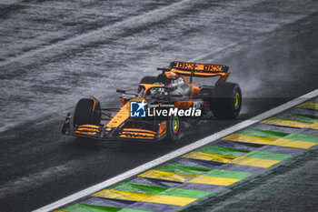 03/11/2024 - 81 PIASTRI Oscar (aus), McLaren F1 Team MCL38, action during the Formula 1 Grande Premio de Sao Paulo 2024, 21th round of the 2024 Formula One World Championship from November 1 to 3, 2024 on the Interlagos Circuit, in Sao Paulo, Brazil - F1 - SAO PAULO GRAND PRIX 2024 - FORMULA 1 - MOTORI