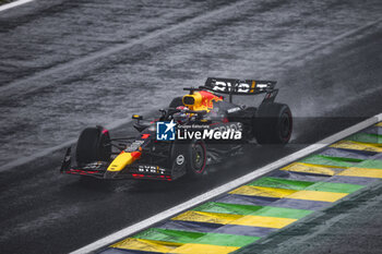 03/11/2024 - 01 VERSTAPPEN Max (nld), Red Bull Racing RB20, action during the Formula 1 Grande Premio de Sao Paulo 2024, 21th round of the 2024 Formula One World Championship from November 1 to 3, 2024 on the Interlagos Circuit, in Sao Paulo, Brazil - F1 - SAO PAULO GRAND PRIX 2024 - FORMULA 1 - MOTORI