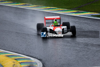 03/11/2024 - Lewis Hamilton driving the McLaren MP4/5B of Ayrton Senna during the Formula 1 Grande Premio de Sao Paulo 2024, 21th round of the 2024 Formula One World Championship from November 1 to 3, 2024 on the Interlagos Circuit, in Sao Paulo, Brazil - F1 - SAO PAULO GRAND PRIX 2024 - FORMULA 1 - MOTORI