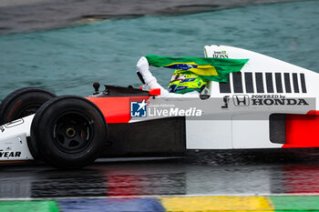 03/11/2024 - Lewis Hamilton driving the McLaren MP4/5B of Ayrton Senna during the Formula 1 Grande Premio de Sao Paulo 2024, 21th round of the 2024 Formula One World Championship from November 1 to 3, 2024 on the Interlagos Circuit, in Sao Paulo, Brazil - F1 - SAO PAULO GRAND PRIX 2024 - FORMULA 1 - MOTORI