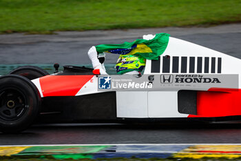 03/11/2024 - Lewis Hamilton driving the McLaren MP4/5B of Ayrton Senna during the Formula 1 Grande Premio de Sao Paulo 2024, 21th round of the 2024 Formula One World Championship from November 1 to 3, 2024 on the Interlagos Circuit, in Sao Paulo, Brazil - F1 - SAO PAULO GRAND PRIX 2024 - FORMULA 1 - MOTORI