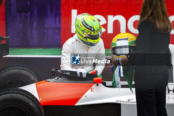 03/11/2024 - HAMILTON Lewis (gbr), driving McLaren MP4/5B and SENNA Bianca, ayrton’s niece during the Formula 1 Grande Premio de Sao Paulo 2024, 21th round of the 2024 Formula One World Championship from November 1 to 3, 2024 on the Interlagos Circuit, in Sao Paulo, Brazil - F1 - SAO PAULO GRAND PRIX 2024 - FORMULA 1 - MOTORI