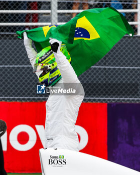 03/11/2024 - HAMILTON Lewis (gbr), after his drive in the 1990 McLaren MP4/5B of Ayrton Senna during the Formula 1 Grande Premio de Sao Paulo 2024, 21th round of the 2024 Formula One World Championship from November 1 to 3, 2024 on the Interlagos Circuit, in Sao Paulo, Brazil - F1 - SAO PAULO GRAND PRIX 2024 - FORMULA 1 - MOTORI