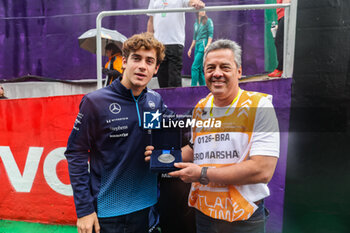 03/11/2024 - marshall award with COLAPINTO Franco (arg), Williams Racing FW46, portrait, commissaire de piste, marshal, marshalls, marshals during the Formula 1 Grande Premio de Sao Paulo 2024, 21th round of the 2024 Formula One World Championship from November 1 to 3, 2024 on the Interlagos Circuit, in Sao Paulo, Brazil - F1 - SAO PAULO GRAND PRIX 2024 - FORMULA 1 - MOTORI