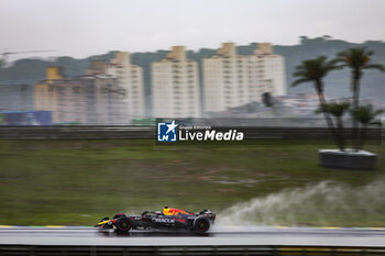 03/11/2024 - 01 VERSTAPPEN Max (nld), Red Bull Racing RB20, action during the Formula 1 Grande Premio de Sao Paulo 2024, 21th round of the 2024 Formula One World Championship from November 1 to 3, 2024 on the Interlagos Circuit, in Sao Paulo, Brazil - F1 - SAO PAULO GRAND PRIX 2024 - FORMULA 1 - MOTORI