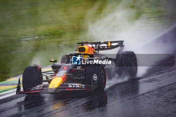 03/11/2024 - 01 VERSTAPPEN Max (nld), Red Bull Racing RB20, action during the Formula 1 Grande Premio de Sao Paulo 2024, 21th round of the 2024 Formula One World Championship from November 1 to 3, 2024 on the Interlagos Circuit, in Sao Paulo, Brazil - F1 - SAO PAULO GRAND PRIX 2024 - FORMULA 1 - MOTORI