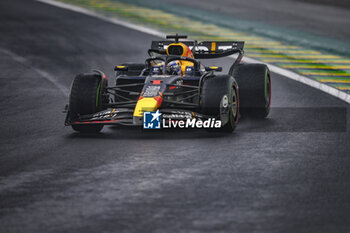 03/11/2024 - 01 VERSTAPPEN Max (nld), Red Bull Racing RB20, action during the Formula 1 Grande Premio de Sao Paulo 2024, 21th round of the 2024 Formula One World Championship from November 1 to 3, 2024 on the Interlagos Circuit, in Sao Paulo, Brazil - F1 - SAO PAULO GRAND PRIX 2024 - FORMULA 1 - MOTORI