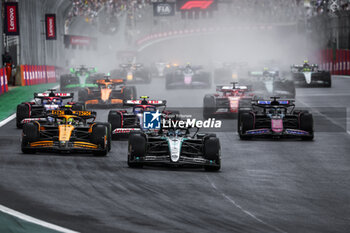 03/11/2024 - 63 RUSSELL George (gbr), Mercedes AMG F1 Team W15, 04 NORRIS Lando (gbr), McLaren F1 Team MCL38, 22 TSUNODA Yuki (jap), Visa Cash App RB F1 Team VCARB 01, 31 OCON Esteban (fra), Alpine F1 Team A524, action, start of the race, depart, during the Formula 1 Grande Premio de Sao Paulo 2024, 21th round of the 2024 Formula One World Championship from November 1 to 3, 2024 on the Interlagos Circuit, in Sao Paulo, Brazil - F1 - SAO PAULO GRAND PRIX 2024 - FORMULA 1 - MOTORI