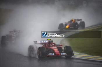 03/11/2024 - 55 SAINZ Carlos (spa), Scuderia Ferrari SF-24, action during the Formula 1 Grande Premio de Sao Paulo 2024, 21th round of the 2024 Formula One World Championship from November 1 to 3, 2024 on the Interlagos Circuit, in Sao Paulo, Brazil - F1 - SAO PAULO GRAND PRIX 2024 - FORMULA 1 - MOTORI