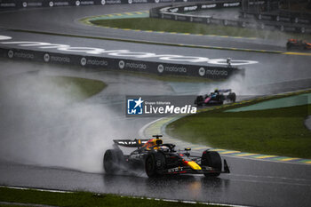 03/11/2024 - 01 VERSTAPPEN Max (nld), Red Bull Racing RB20, action during the Formula 1 Grande Premio de Sao Paulo 2024, 21th round of the 2024 Formula One World Championship from November 1 to 3, 2024 on the Interlagos Circuit, in Sao Paulo, Brazil - F1 - SAO PAULO GRAND PRIX 2024 - FORMULA 1 - MOTORI