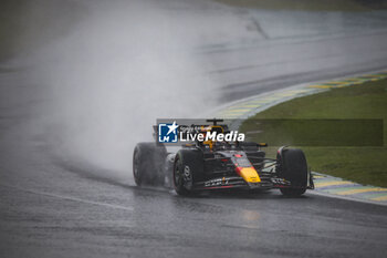 03/11/2024 - 01 VERSTAPPEN Max (nld), Red Bull Racing RB20, action during the Formula 1 Grande Premio de Sao Paulo 2024, 21th round of the 2024 Formula One World Championship from November 1 to 3, 2024 on the Interlagos Circuit, in Sao Paulo, Brazil - F1 - SAO PAULO GRAND PRIX 2024 - FORMULA 1 - MOTORI