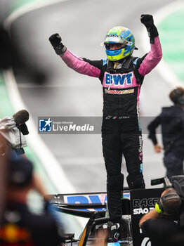 03/11/2024 - OCON Esteban (fra), Alpine F1 Team A524, portrait celebrates the podium during the Formula 1 Grande Premio de Sao Paulo 2024, 21th round of the 2024 Formula One World Championship from November 1 to 3, 2024 on the Interlagos Circuit, in Sao Paulo, Brazil - F1 - SAO PAULO GRAND PRIX 2024 - FORMULA 1 - MOTORI