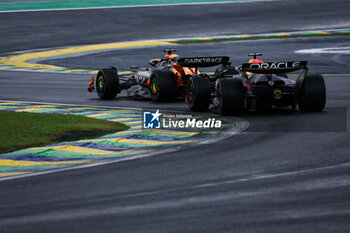 03/11/2024 - 81 PIASTRI Oscar (aus), McLaren F1 Team MCL38, 01 VERSTAPPEN Max (nld), Red Bull Racing RB20, action during the Formula 1 Grande Premio de Sao Paulo 2024, 21th round of the 2024 Formula One World Championship from November 1 to 3, 2024 on the Interlagos Circuit, in Sao Paulo, Brazil - F1 - SAO PAULO GRAND PRIX 2024 - FORMULA 1 - MOTORI