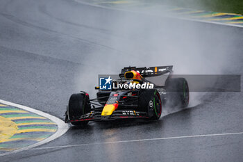 03/11/2024 - 01 VERSTAPPEN Max (nld), Red Bull Racing RB20, action during the Formula 1 Grande Premio de Sao Paulo 2024, 21th round of the 2024 Formula One World Championship from November 1 to 3, 2024 on the Interlagos Circuit, in Sao Paulo, Brazil - F1 - SAO PAULO GRAND PRIX 2024 - FORMULA 1 - MOTORI