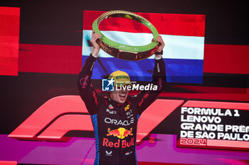 03/11/2024 - VERSTAPPEN Max (ned), Red Bull Racing RB20, portrait celebrating victory on the podium during the Formula 1 Grande Premio de Sao Paulo 2024, 21th round of the 2024 Formula One World Championship from November 1 to 3, 2024 on the Interlagos Circuit, in Sao Paulo, Brazil - F1 - SAO PAULO GRAND PRIX 2024 - FORMULA 1 - MOTORI