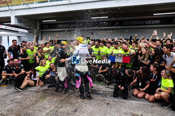 03/11/2024 - GASLY Pierre (fra), Alpine F1 Team A524, OCON Esteban (fra), Alpine F1 Team A524, portrait celebration during the Formula 1 Grande Premio de Sao Paulo 2024, 21th round of the 2024 Formula One World Championship from November 1 to 3, 2024 on the Interlagos Circuit, in Sao Paulo, Brazil - F1 - SAO PAULO GRAND PRIX 2024 - FORMULA 1 - MOTORI