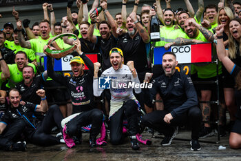 03/11/2024 - GASLY Pierre (fra), Alpine F1 Team A524, and OCON Esteban (fra), Alpine F1 Team A524, portrait celebrating podium with the team during the Formula 1 Grande Premio de Sao Paulo 2024, 21th round of the 2024 Formula One World Championship from November 1 to 3, 2024 on the Interlagos Circuit, in Sao Paulo, Brazil - F1 - SAO PAULO GRAND PRIX 2024 - FORMULA 1 - MOTORI