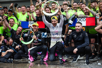 03/11/2024 - GASLY Pierre (fra), Alpine F1 Team A524, and OCON Esteban (fra), Alpine F1 Team A524, portrait celebrating podium with the team during the Formula 1 Grande Premio de Sao Paulo 2024, 21th round of the 2024 Formula One World Championship from November 1 to 3, 2024 on the Interlagos Circuit, in Sao Paulo, Brazil - F1 - SAO PAULO GRAND PRIX 2024 - FORMULA 1 - MOTORI