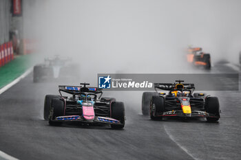 03/11/2024 - 31 OCON Esteban (fra), Alpine F1 Team A524, action 01 VERSTAPPEN Max (nld), Red Bull Racing RB20, action start of the race, depart, during the Formula 1 Grande Premio de Sao Paulo 2024, 21th round of the 2024 Formula One World Championship from November 1 to 3, 2024 on the Interlagos Circuit, in Sao Paulo, Brazil - F1 - SAO PAULO GRAND PRIX 2024 - FORMULA 1 - MOTORI