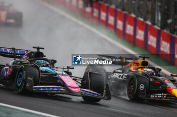 03/11/2024 - 31 OCON Esteban (fra), Alpine F1 Team A524, action 01 VERSTAPPEN Max (nld), Red Bull Racing RB20, action during the Formula 1 Grande Premio de Sao Paulo 2024, 21th round of the 2024 Formula One World Championship from November 1 to 3, 2024 on the Interlagos Circuit, in Sao Paulo, Brazil - F1 - SAO PAULO GRAND PRIX 2024 - FORMULA 1 - MOTORI