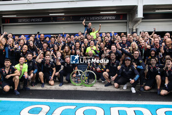 03/11/2024 - Victory celebration Red Bull Racing HORNER Christian (gbr), Team Principal of Red Bull Racing, portrait VERSTAPPEN Max (ned), Red Bull Racing RB20, portrait WHEATLEY Jonathan (gbr), Team Manager of Red Bull Racing, portrait PEREZ Sergio (mex), Red Bull Racing RB20, portrait during the Formula 1 Grande Premio de Sao Paulo 2024, 21th round of the 2024 Formula One World Championship from November 1 to 3, 2024 on the Interlagos Circuit, in Sao Paulo, Brazil - F1 - SAO PAULO GRAND PRIX 2024 - FORMULA 1 - MOTORI