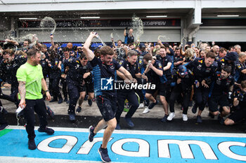 03/11/2024 - Victory celebration Red Bull Racing HORNER Christian (gbr), Team Principal of Red Bull Racing, portrait VERSTAPPEN Max (ned), Red Bull Racing RB20, portrait WHEATLEY Jonathan (gbr), Team Manager of Red Bull Racing, portrait PEREZ Sergio (mex), Red Bull Racing RB20, portrait during the Formula 1 Grande Premio de Sao Paulo 2024, 21th round of the 2024 Formula One World Championship from November 1 to 3, 2024 on the Interlagos Circuit, in Sao Paulo, Brazil - F1 - SAO PAULO GRAND PRIX 2024 - FORMULA 1 - MOTORI