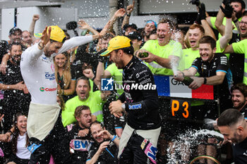 03/11/2024 - GASLY Pierre (fra), Alpine F1 Team A524, portrait OCON Esteban (fra), Alpine F1 Team A524, portrait podium celebration mechanic, mecanicien, mechanics during the Formula 1 Grande Premio de Sao Paulo 2024, 21th round of the 2024 Formula One World Championship from November 1 to 3, 2024 on the Interlagos Circuit, in Sao Paulo, Brazil - F1 - SAO PAULO GRAND PRIX 2024 - FORMULA 1 - MOTORI