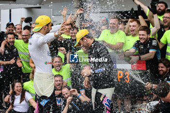 03/11/2024 - GASLY Pierre (fra), Alpine F1 Team A524, portrait OCON Esteban (fra), Alpine F1 Team A524, portrait podium celebration mechanic, mecanicien, mechanics during the Formula 1 Grande Premio de Sao Paulo 2024, 21th round of the 2024 Formula One World Championship from November 1 to 3, 2024 on the Interlagos Circuit, in Sao Paulo, Brazil - F1 - SAO PAULO GRAND PRIX 2024 - FORMULA 1 - MOTORI