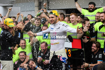 03/11/2024 - GASLY Pierre (fra), Alpine F1 Team A524, portrait OCON Esteban (fra), Alpine F1 Team A524, portrait podium celebration mechanic, mecanicien, mechanics during the Formula 1 Grande Premio de Sao Paulo 2024, 21th round of the 2024 Formula One World Championship from November 1 to 3, 2024 on the Interlagos Circuit, in Sao Paulo, Brazil - F1 - SAO PAULO GRAND PRIX 2024 - FORMULA 1 - MOTORI