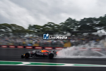 03/11/2024 - 01 VERSTAPPEN Max (nld), Red Bull Racing RB20, action during the Formula 1 Grande Premio de Sao Paulo 2024, 21th round of the 2024 Formula One World Championship from November 1 to 3, 2024 on the Interlagos Circuit, in Sao Paulo, Brazil - F1 - SAO PAULO GRAND PRIX 2024 - FORMULA 1 - MOTORI