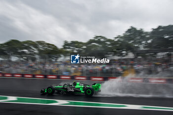 03/11/2024 - 24 ZHOU Guanyu (chi), Stake F1 Team Kick Sauber C44, action during the Formula 1 Grande Premio de Sao Paulo 2024, 21th round of the 2024 Formula One World Championship from November 1 to 3, 2024 on the Interlagos Circuit, in Sao Paulo, Brazil - F1 - SAO PAULO GRAND PRIX 2024 - FORMULA 1 - MOTORI