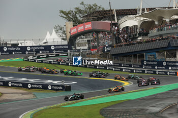 03/11/2024 - start of the race, depart, 63 RUSSELL George (gbr), Mercedes AMG F1 Team W15, action 04 NORRIS Lando (gbr), McLaren F1 Team MCL38, action 10 GASLY Pierre (fra), Alpine F1 Team A524, action 31 OCON Esteban (fra), Alpine F1 Team A524, action 22 TSUNODA Yuki (jap), Visa Cash App RB F1 Team VCARB 01, action during the Formula 1 Grande Premio de Sao Paulo 2024, 21th round of the 2024 Formula One World Championship from November 1 to 3, 2024 on the Interlagos Circuit, in Sao Paulo, Brazil - F1 - SAO PAULO GRAND PRIX 2024 - FORMULA 1 - MOTORI