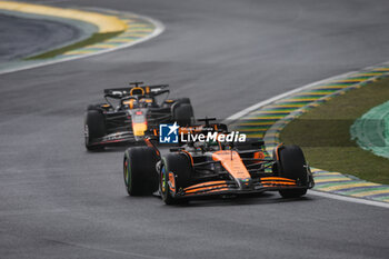 03/11/2024 - 81 PIASTRI Oscar (aus), McLaren F1 Team MCL38, action 01 VERSTAPPEN Max (nld), Red Bull Racing RB20, action during the Formula 1 Grande Premio de Sao Paulo 2024, 21th round of the 2024 Formula One World Championship from November 1 to 3, 2024 on the Interlagos Circuit, in Sao Paulo, Brazil - F1 - SAO PAULO GRAND PRIX 2024 - FORMULA 1 - MOTORI