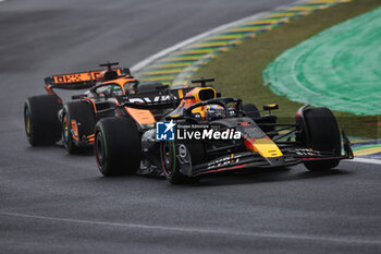 03/11/2024 - 01 VERSTAPPEN Max (nld), Red Bull Racing RB20, action 81 PIASTRI Oscar (aus), McLaren F1 Team MCL38, action during the Formula 1 Grande Premio de Sao Paulo 2024, 21th round of the 2024 Formula One World Championship from November 1 to 3, 2024 on the Interlagos Circuit, in Sao Paulo, Brazil - F1 - SAO PAULO GRAND PRIX 2024 - FORMULA 1 - MOTORI