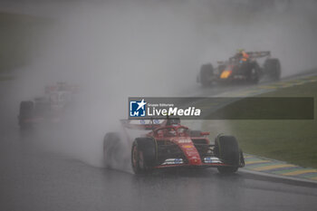 03/11/2024 - 55 SAINZ Carlos (spa), Scuderia Ferrari SF-24, action during the Formula 1 Grande Premio de Sao Paulo 2024, 21th round of the 2024 Formula One World Championship from November 1 to 3, 2024 on the Interlagos Circuit, in Sao Paulo, Brazil - F1 - SAO PAULO GRAND PRIX 2024 - FORMULA 1 - MOTORI