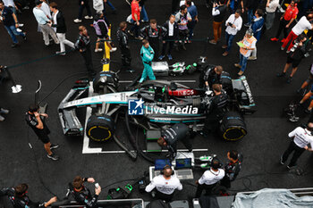 03/11/2024 - 63 RUSSELL George (gbr), Mercedes AMG F1 Team W15, starting grid mechanic, mecanicien, mechanics during the Formula 1 Grande Premio de Sao Paulo 2024, 21th round of the 2024 Formula One World Championship from November 1 to 3, 2024 on the Interlagos Circuit, in Sao Paulo, Brazil - F1 - SAO PAULO GRAND PRIX 2024 - FORMULA 1 - MOTORI