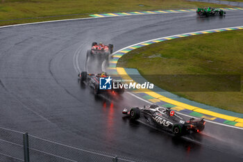 03/11/2024 - 50 BEARMAN Ollie (gbr), Haas F1 Team VF-24 Ferrari, action 11 PEREZ Sergio (mex), Red Bull Racing RB20, action 55 SAINZ Carlos (spa), Scuderia Ferrari SF-24, action during the Formula 1 Grande Premio de Sao Paulo 2024, 21th round of the 2024 Formula One World Championship from November 1 to 3, 2024 on the Interlagos Circuit, in Sao Paulo, Brazil - F1 - SAO PAULO GRAND PRIX 2024 - FORMULA 1 - MOTORI