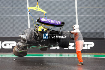 03/11/2024 - 43 COLAPINTO Franco (arg), Williams Racing FW46, action crash, accident, marshall, commissaire de piste, marshal, marshalls, marshals during the Formula 1 Grande Premio de Sao Paulo 2024, 21th round of the 2024 Formula One World Championship from November 1 to 3, 2024 on the Interlagos Circuit, in Sao Paulo, Brazil - F1 - SAO PAULO GRAND PRIX 2024 - FORMULA 1 - MOTORI