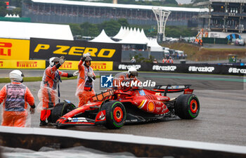 03/11/2024 - 55 SAINZ Carlos (spa), Scuderia Ferrari SF-24, action marshall, commissaire de piste, marshal, marshalls, marshals crash, accident, during the Formula 1 Grande Premio de Sao Paulo 2024, 21th round of the 2024 Formula One World Championship from November 1 to 3, 2024 on the Interlagos Circuit, in Sao Paulo, Brazil - F1 - SAO PAULO GRAND PRIX 2024 - FORMULA 1 - MOTORI