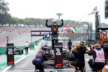 03/11/2024 - VERSTAPPEN Max (ned), Red Bull Racing RB20, portrait celebration victory during the Formula 1 Grande Premio de Sao Paulo 2024, 21th round of the 2024 Formula One World Championship from November 1 to 3, 2024 on the Interlagos Circuit, in Sao Paulo, Brazil - F1 - SAO PAULO GRAND PRIX 2024 - FORMULA 1 - MOTORI