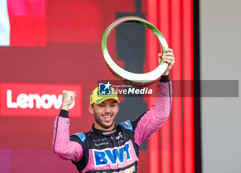 03/11/2024 - GASLY Pierre (fra), Alpine F1 Team A524, portrait podium trophy during the Formula 1 Grande Premio de Sao Paulo 2024, 21th round of the 2024 Formula One World Championship from November 1 to 3, 2024 on the Interlagos Circuit, in Sao Paulo, Brazil - F1 - SAO PAULO GRAND PRIX 2024 - FORMULA 1 - MOTORI